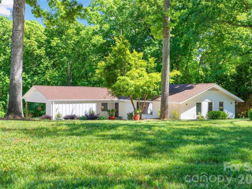301 Whitestone Road, Charlotte, NC 28270.  MLS# CAR4353273, YatesRealty ID 20980. 