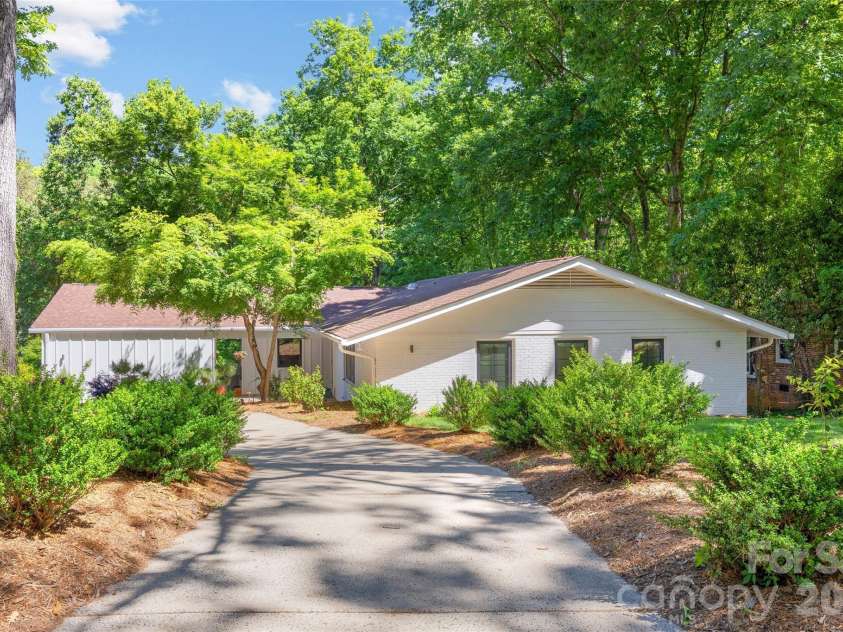 301 Whitestone Road, Charlotte, NC 28270.  MLS# CAR4353273, YatesRealty ID 20980. 