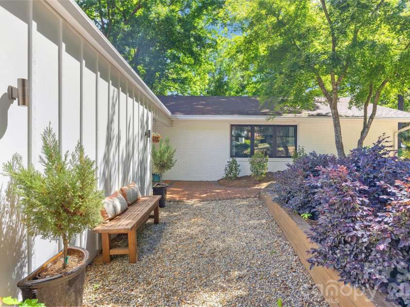 301 Whitestone Road, Charlotte, NC 28270.  MLS# CAR4353273, YatesRealty ID 20980. 