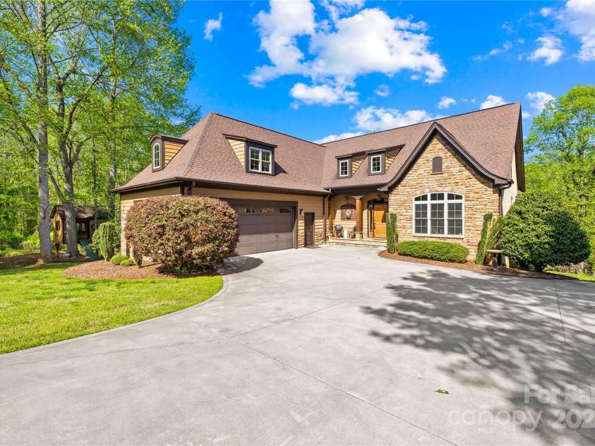 401 Yorkfield Drive, Shelby, NC 28150.  MLS# CAR4247658, YatesRealty ID 20981. 