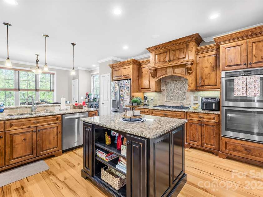 401 Yorkfield Drive, Shelby, NC 28150.  MLS# CAR4247658, YatesRealty ID 20981. 