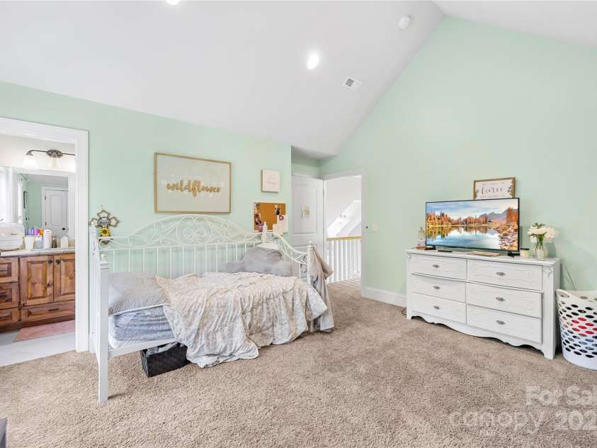 401 Yorkfield Drive, Shelby, NC 28150.  MLS# CAR4247658, YatesRealty ID 20981. 