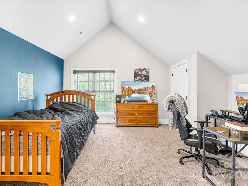 401 Yorkfield Drive, Shelby, NC 28150.  MLS# CAR4247658, YatesRealty ID 20981. 