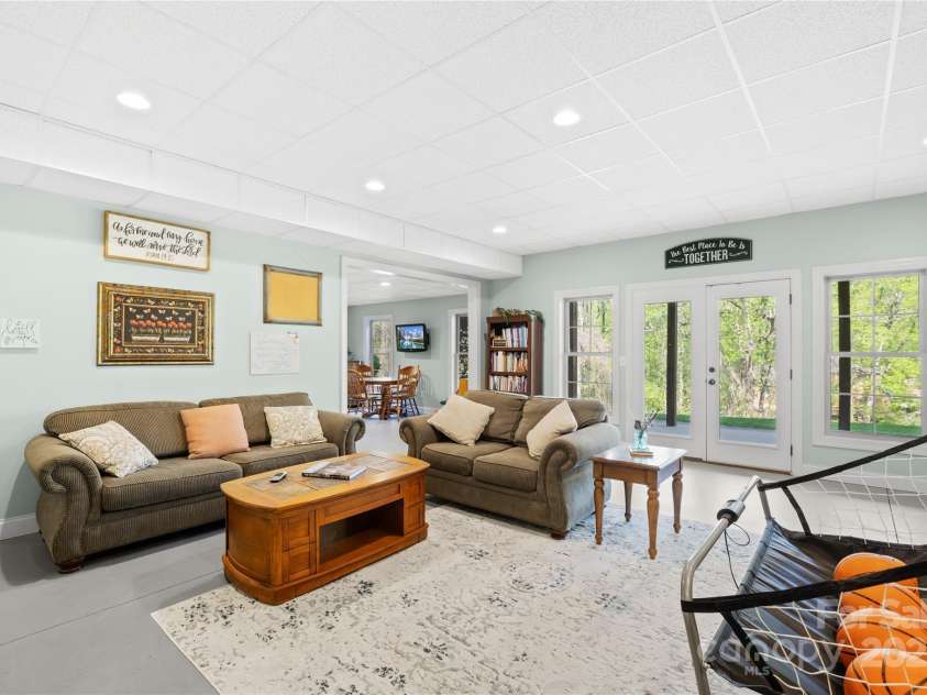 401 Yorkfield Drive, Shelby, NC 28150.  MLS# CAR4247658, YatesRealty ID 20981. 