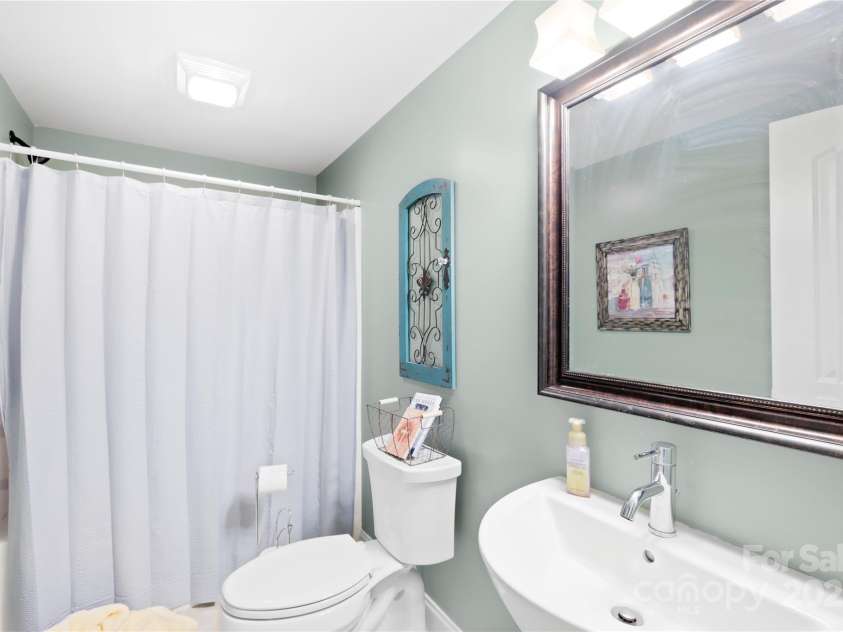 401 Yorkfield Drive, Shelby, NC 28150.  MLS# CAR4247658, YatesRealty ID 20981. 