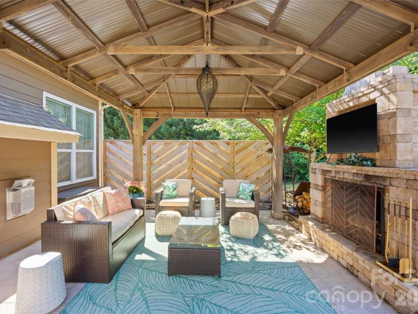 2240 Creek View Court, Fort Mill, SC 29707.  MLS# CAR4378401, YatesRealty ID 20982. 