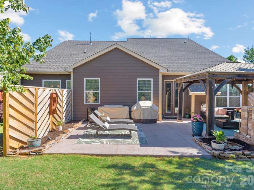 2240 Creek View Court, Fort Mill, SC 29707.  MLS# CAR4378401, YatesRealty ID 20982. 