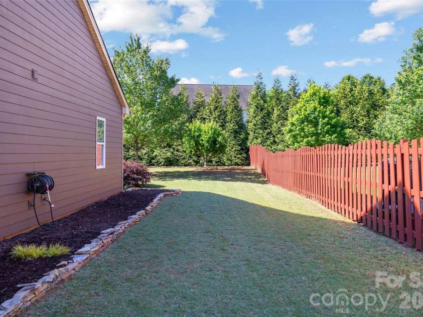 2240 Creek View Court, Fort Mill, SC 29707.  MLS# CAR4378401, YatesRealty ID 20982. 