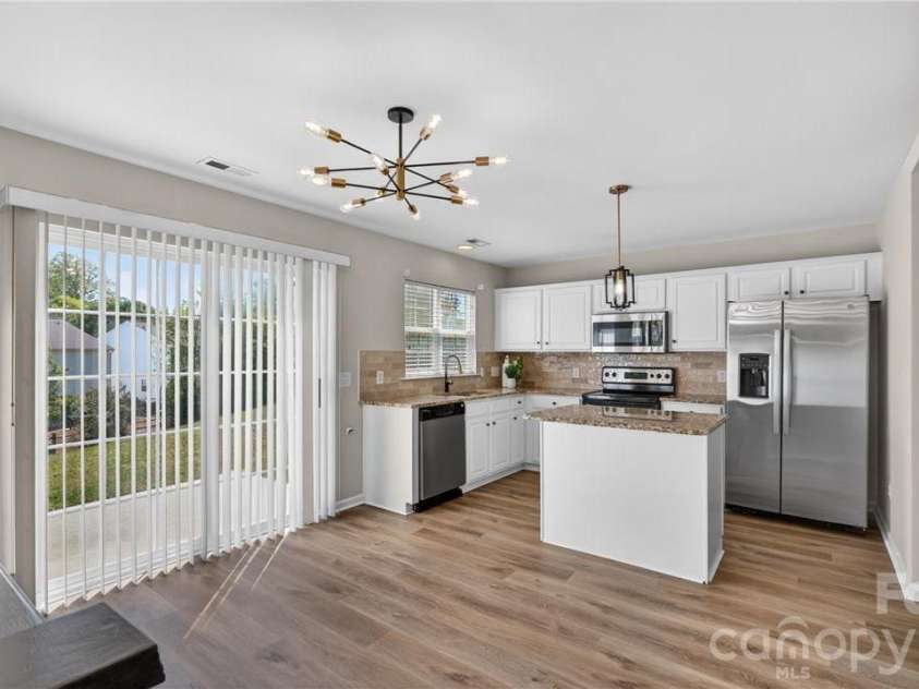 6526 Jupiter Lane, Charlotte, NC 28213.  MLS# CAR4366395, YatesRealty ID 20983. 