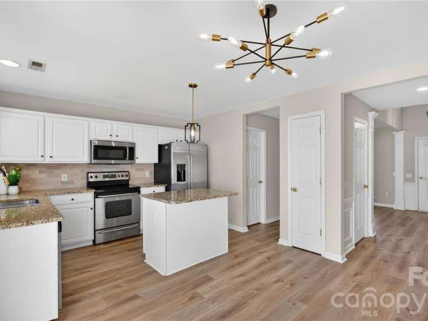 6526 Jupiter Lane, Charlotte, NC 28213.  MLS# CAR4366395, YatesRealty ID 20983. 