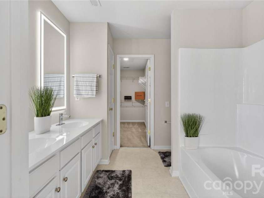 6526 Jupiter Lane, Charlotte, NC 28213.  MLS# CAR4366395, YatesRealty ID 20983. 