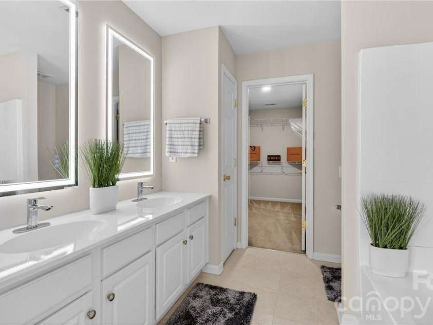 6526 Jupiter Lane, Charlotte, NC 28213.  MLS# CAR4366395, YatesRealty ID 20983. 