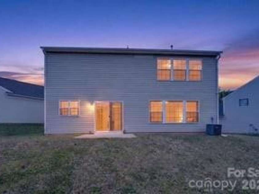 6526 Jupiter Lane, Charlotte, NC 28213.  MLS# CAR4366395, YatesRealty ID 20983. 