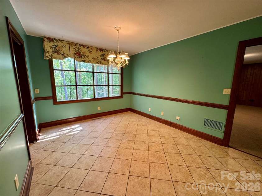 500 Woodend Drive, Concord, NC 28025.  MLS# CAR4379835, YatesRealty ID 20985. Breakfast room