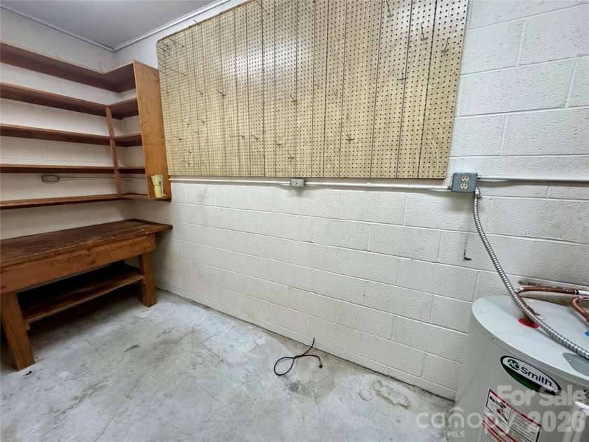 500 Woodend Drive, Concord, NC 28025.  MLS# CAR4379835, YatesRealty ID 20985. Garage workshop