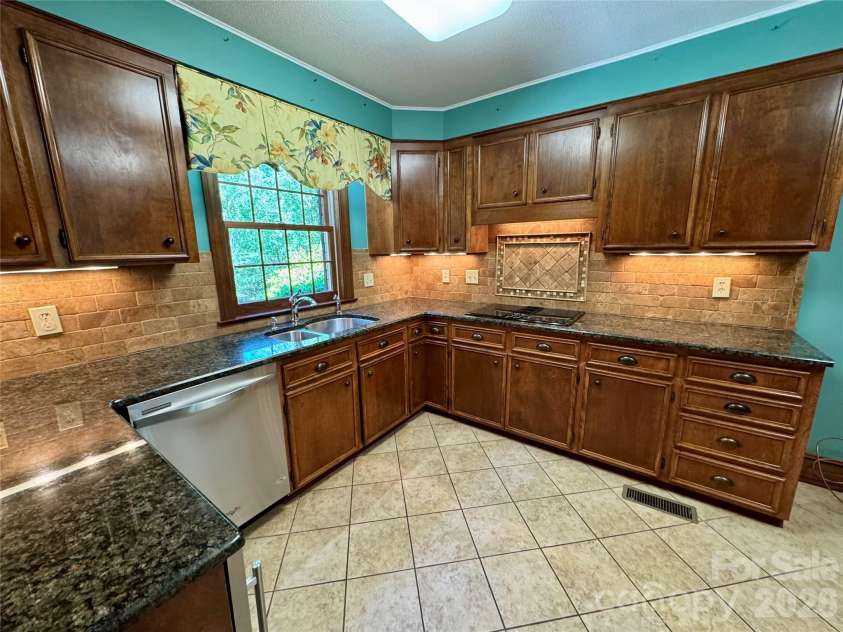 500 Woodend Drive, Concord, NC 28025.  MLS# CAR4379835, YatesRealty ID 20985. Kitchen