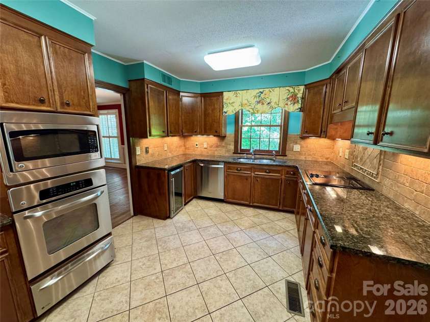 500 Woodend Drive, Concord, NC 28025.  MLS# CAR4379835, YatesRealty ID 20985. Kitchen