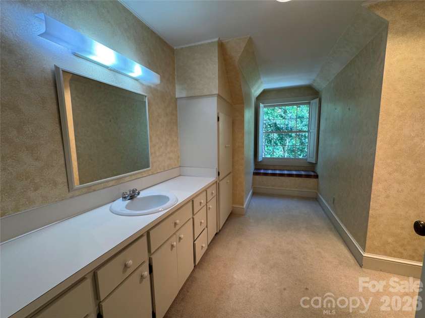 500 Woodend Drive, Concord, NC 28025.  MLS# CAR4379835, YatesRealty ID 20985. Upstairs hall bathroom
