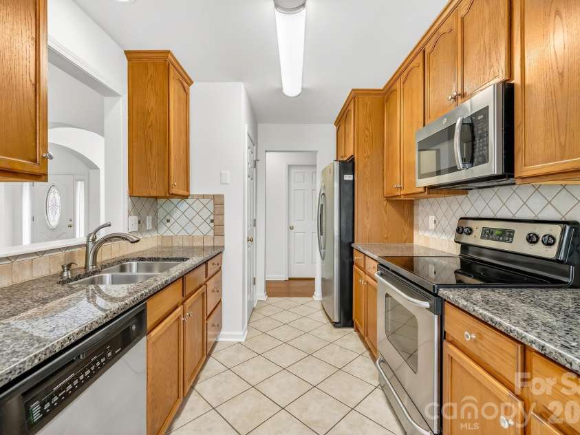 328 River Birch Circle, Mooresville, NC 28115.  MLS# CAR4377888, YatesRealty ID 20986. 
