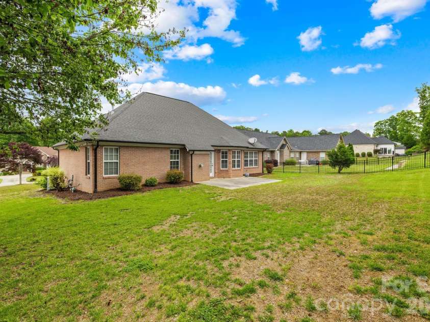 328 River Birch Circle, Mooresville, NC 28115.  MLS# CAR4377888, YatesRealty ID 20986. 