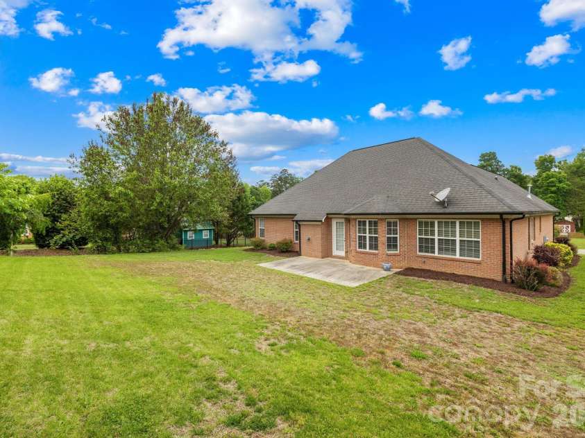 328 River Birch Circle, Mooresville, NC 28115.  MLS# CAR4377888, YatesRealty ID 20986. 