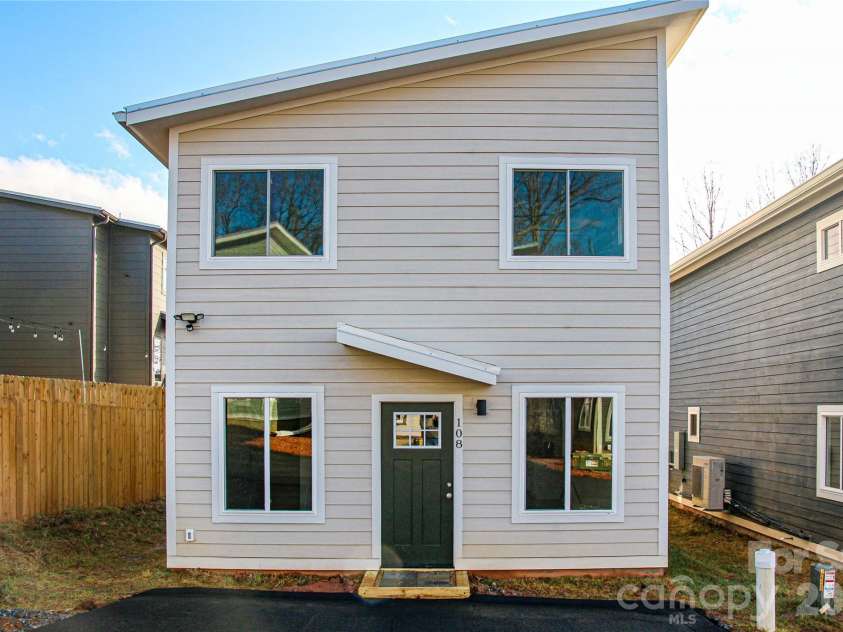 108 Lager Lane, Asheville, NC 28806.  MLS# CAR4323039, YatesRealty ID 20987. 
