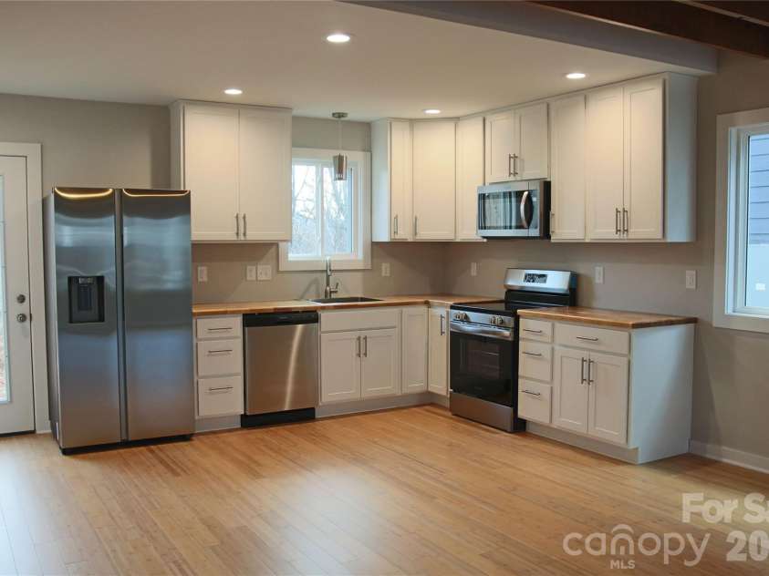 108 Lager Lane, Asheville, NC 28806.  MLS# CAR4323039, YatesRealty ID 20987. 
