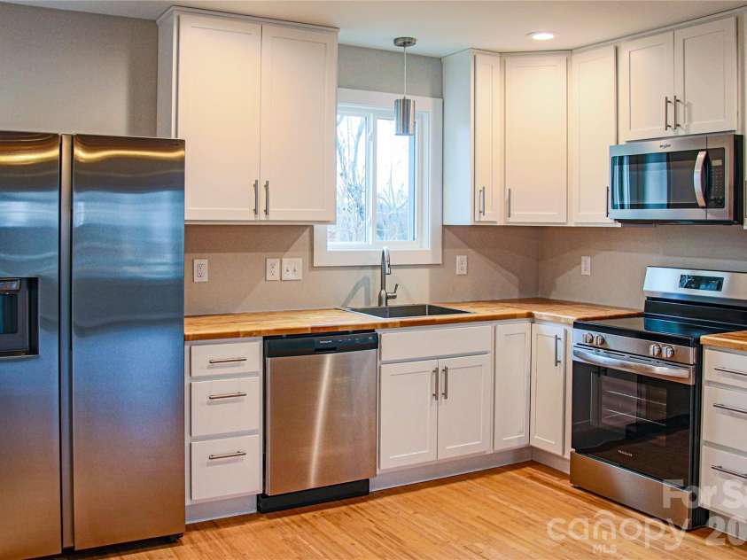 108 Lager Lane, Asheville, NC 28806.  MLS# CAR4323039, YatesRealty ID 20987. 
