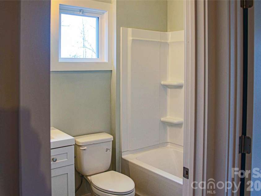 108 Lager Lane, Asheville, NC 28806.  MLS# CAR4323039, YatesRealty ID 20987. 