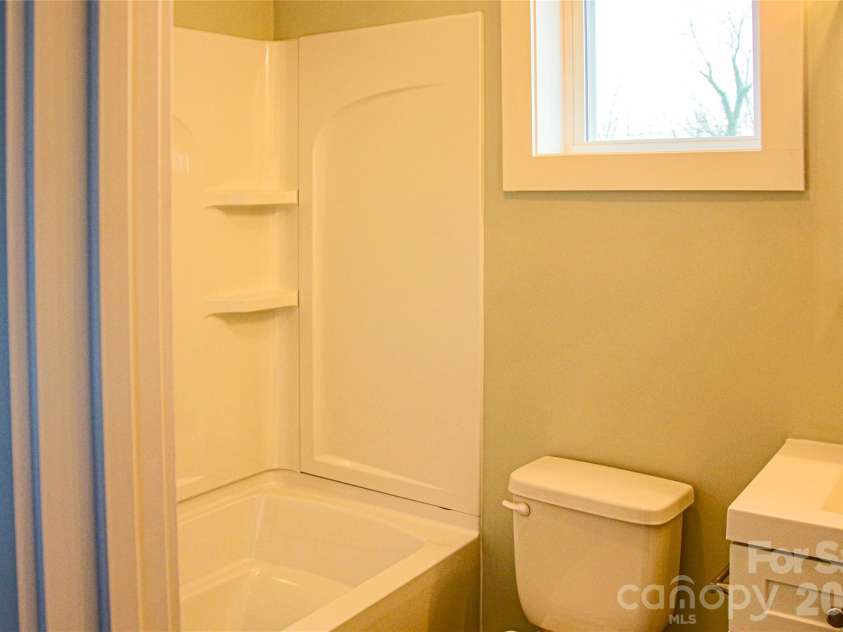 108 Lager Lane, Asheville, NC 28806.  MLS# CAR4323039, YatesRealty ID 20987. 