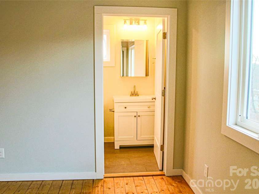 108 Lager Lane, Asheville, NC 28806.  MLS# CAR4323039, YatesRealty ID 20987. 