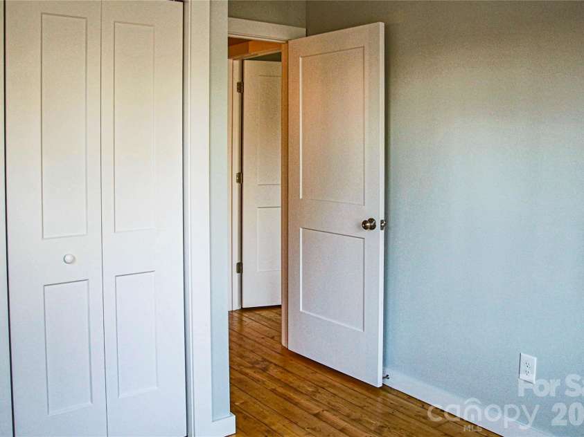 108 Lager Lane, Asheville, NC 28806.  MLS# CAR4323039, YatesRealty ID 20987. 