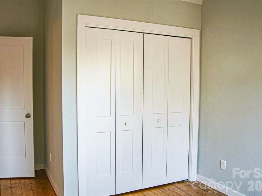 108 Lager Lane, Asheville, NC 28806.  MLS# CAR4323039, YatesRealty ID 20987. 