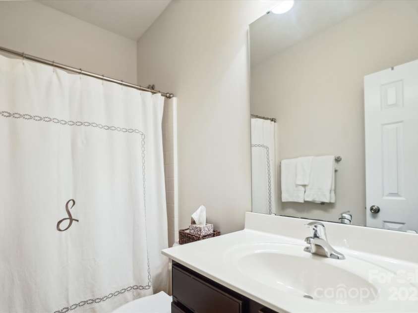 5424 Morris Hunt Drive, Fort Mill, SC 29708.  MLS# CAR4263212, YatesRealty ID 20988. 