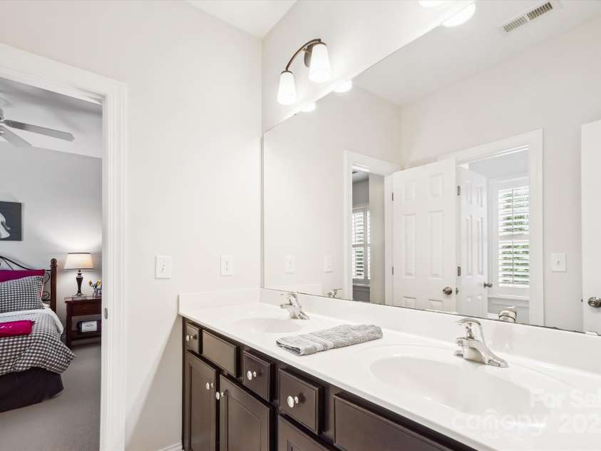5424 Morris Hunt Drive, Fort Mill, SC 29708.  MLS# CAR4263212, YatesRealty ID 20988. 