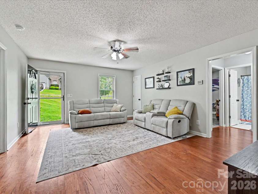 1040 Fox Run Circle, Concord, NC 28025.  MLS# CAR4376326, YatesRealty ID 20989. 