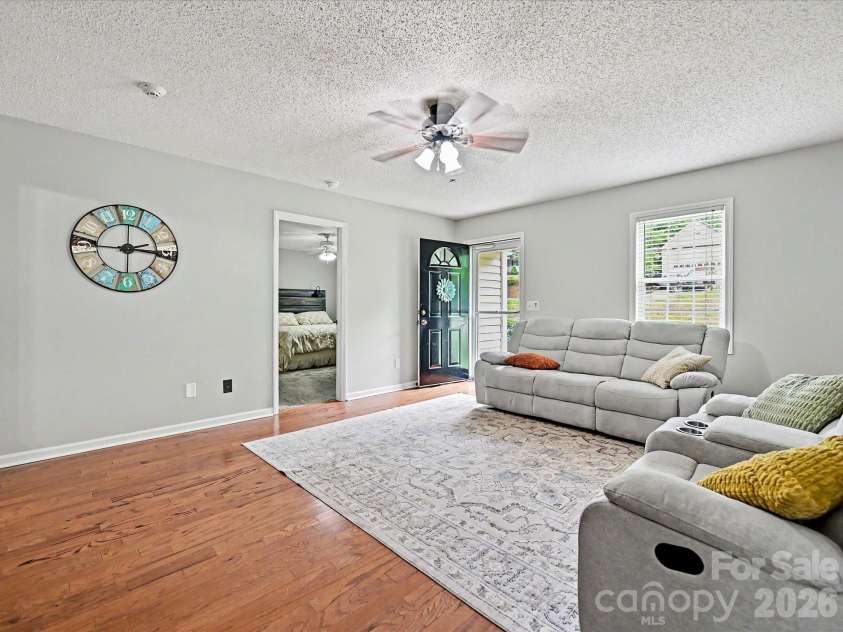 1040 Fox Run Circle, Concord, NC 28025.  MLS# CAR4376326, YatesRealty ID 20989. 