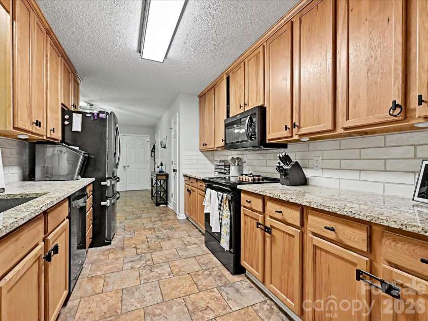 1040 Fox Run Circle, Concord, NC 28025.  MLS# CAR4376326, YatesRealty ID 20989. 