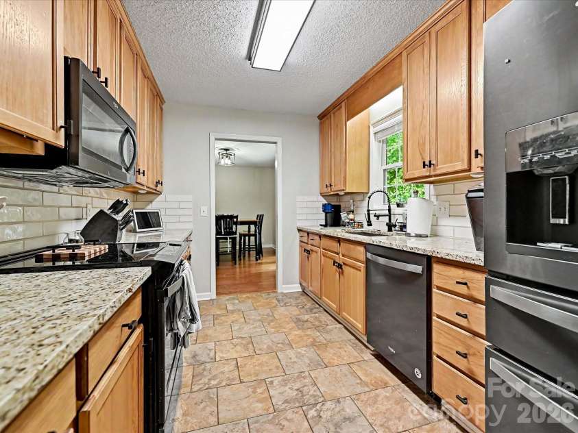 1040 Fox Run Circle, Concord, NC 28025.  MLS# CAR4376326, YatesRealty ID 20989. 