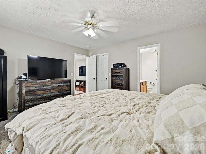1040 Fox Run Circle, Concord, NC 28025.  MLS# CAR4376326, YatesRealty ID 20989. 