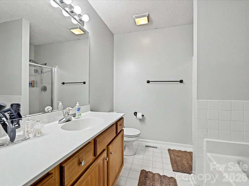 1040 Fox Run Circle, Concord, NC 28025.  MLS# CAR4376326, YatesRealty ID 20989. 