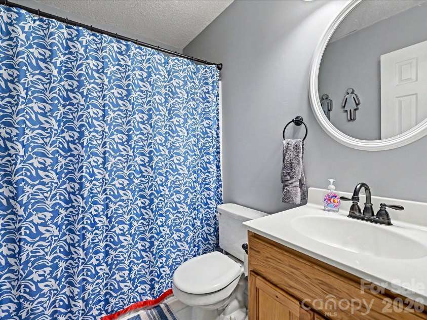 1040 Fox Run Circle, Concord, NC 28025.  MLS# CAR4376326, YatesRealty ID 20989. 