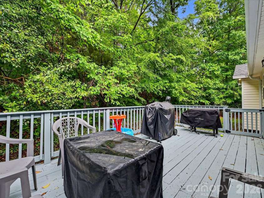 1040 Fox Run Circle, Concord, NC 28025.  MLS# CAR4376326, YatesRealty ID 20989. 