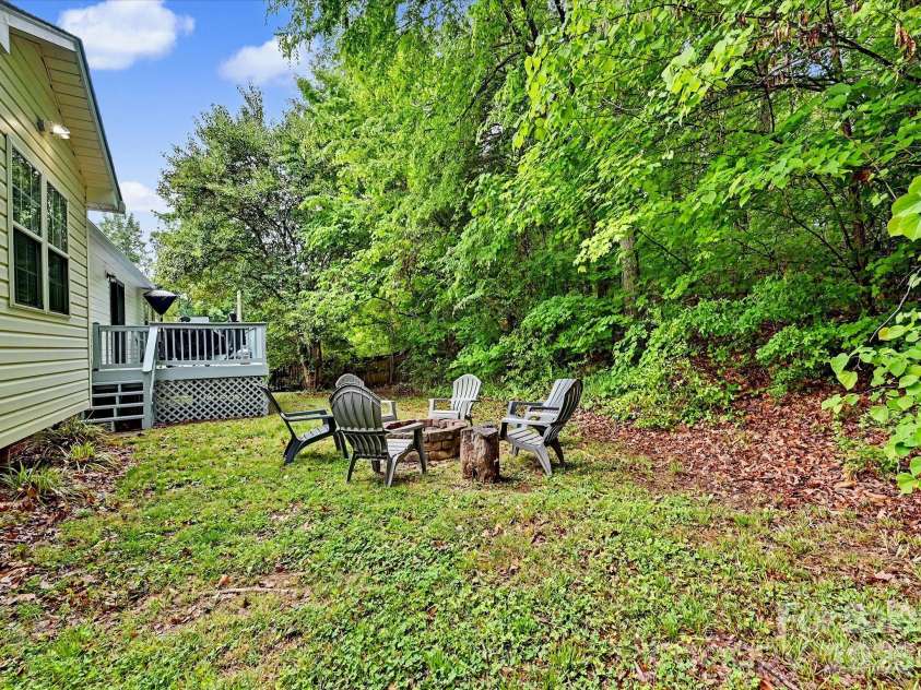 1040 Fox Run Circle, Concord, NC 28025.  MLS# CAR4376326, YatesRealty ID 20989. 