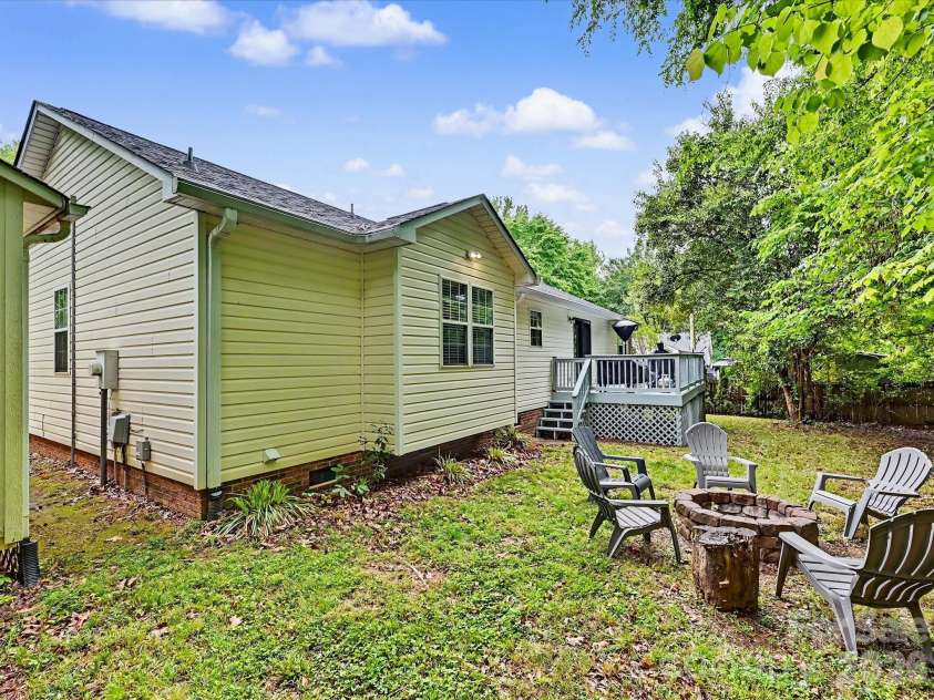 1040 Fox Run Circle, Concord, NC 28025.  MLS# CAR4376326, YatesRealty ID 20989. 