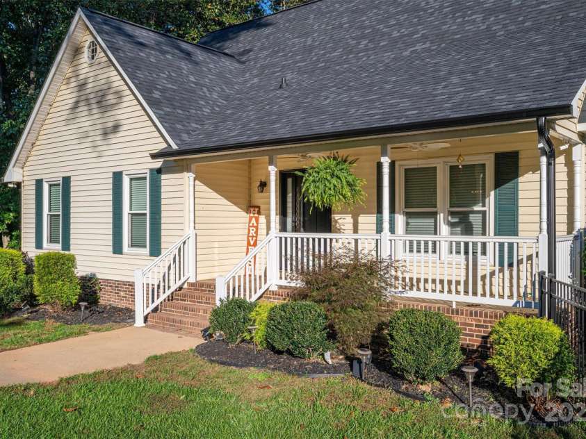 1000 Hunting Avenue, Lincolnton, NC 28092.  MLS# CAR4190240, YatesRealty ID 2099. 