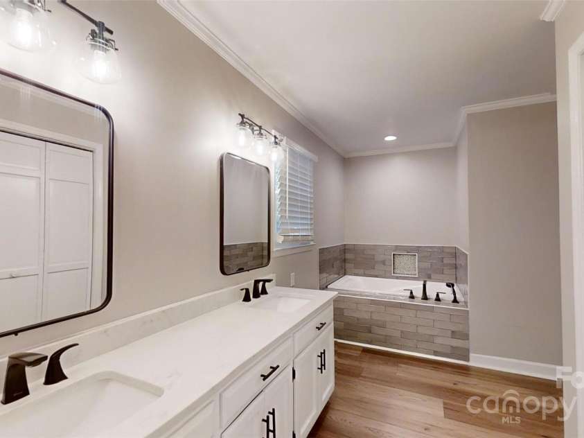 1000 Hunting Avenue, Lincolnton, NC 28092.  MLS# CAR4190240, YatesRealty ID 2099. 