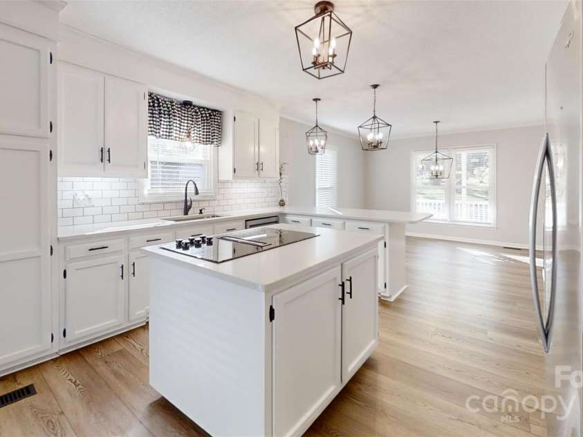 1000 Hunting Avenue, Lincolnton, NC 28092.  MLS# CAR4190240, YatesRealty ID 2099. 