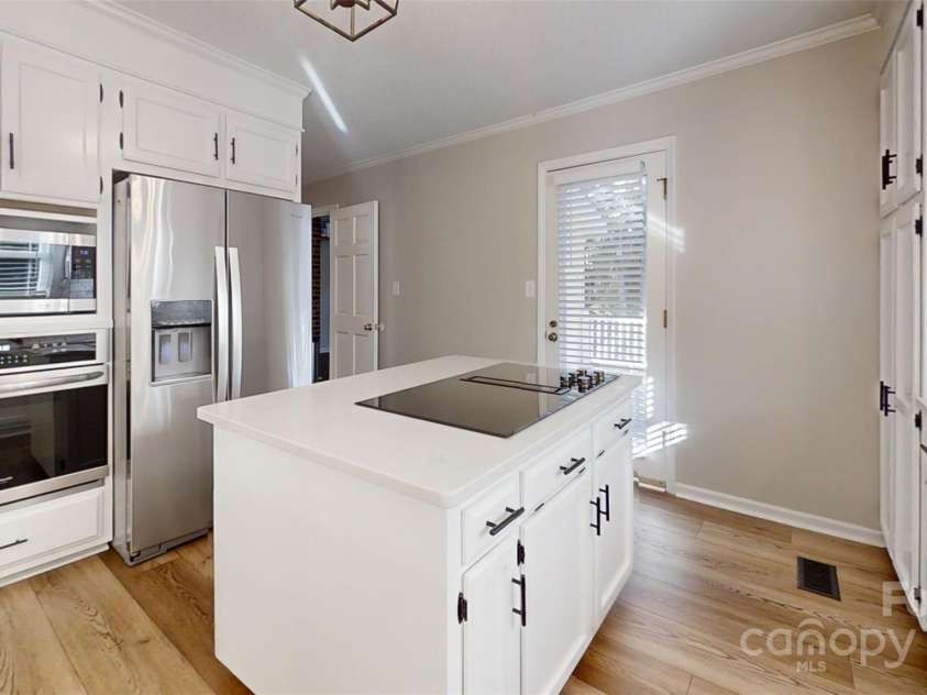 1000 Hunting Avenue, Lincolnton, NC 28092.  MLS# CAR4190240, YatesRealty ID 2099. 