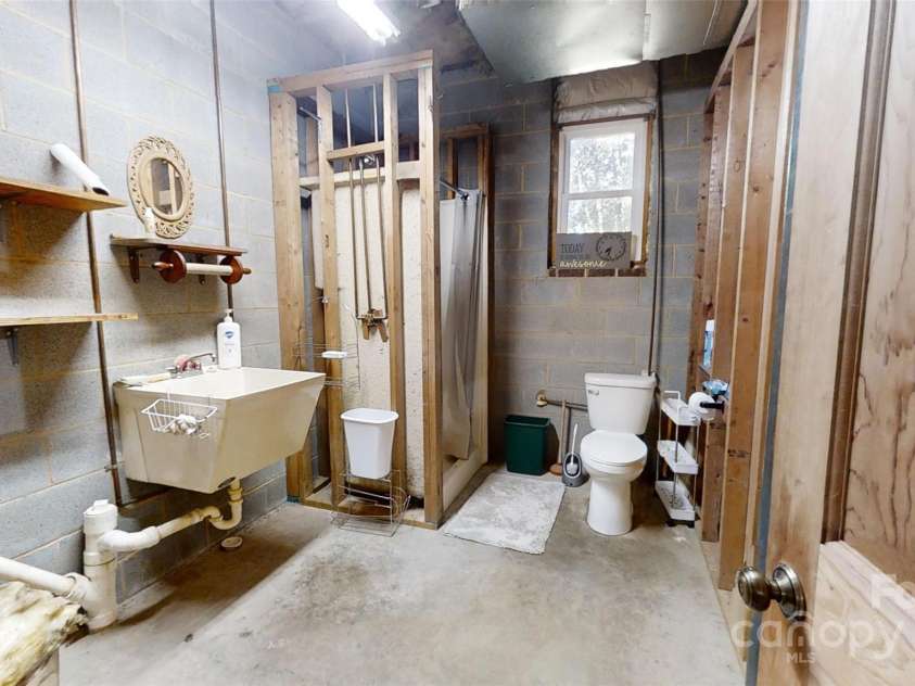 1000 Hunting Avenue, Lincolnton, NC 28092.  MLS# CAR4190240, YatesRealty ID 2099. 